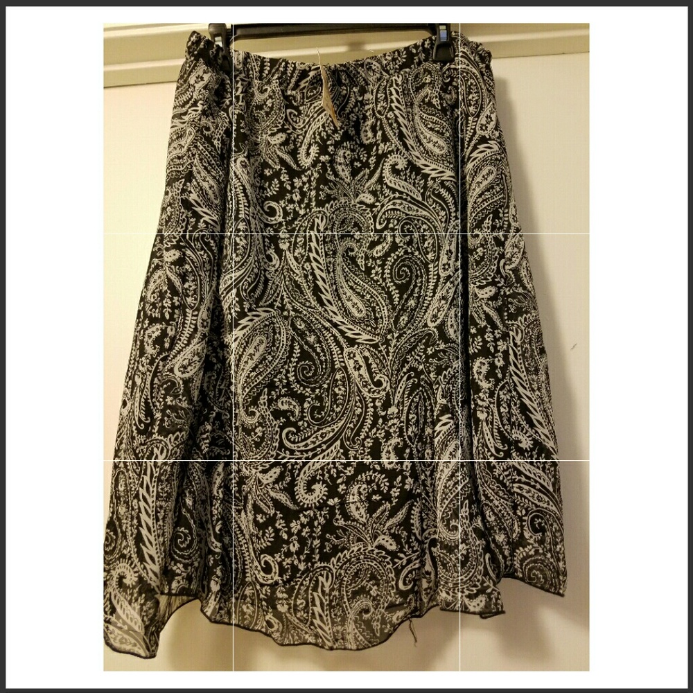 Stunning Skirt. (Second Hand with Tags)